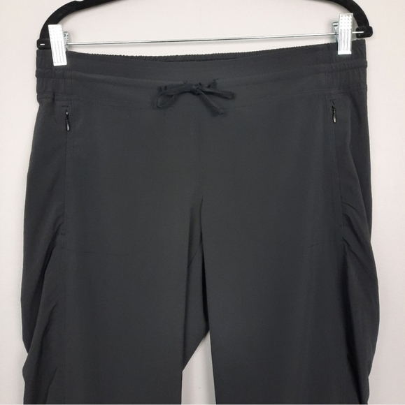 Athleta La Viva Black Ruched Featherweight Full Length Active Pants size 10 - Picture 3 of 15